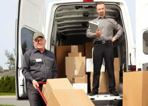 Practical removal truck hire for moving day in Croydon
