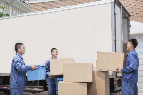 Local removal truck hire supporting a flat move in Croydon